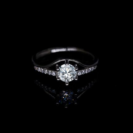 Know Love 0.5CT Engagement Wedding Women Lab Diamond Ring Trendy Shiny Diamond Ring Simplicity Elegant Temperament  Jewelry IGI 2