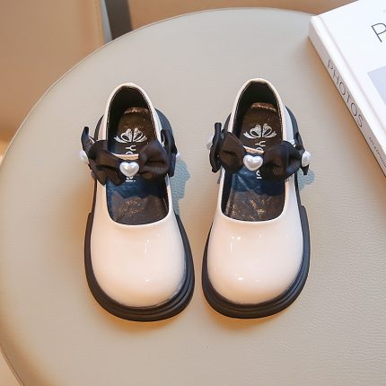 2023 New Fashion Girls Leather Shoes Bow Pearls Love Simple Non-slip Children Casual Shoes Glossy Kids Shoes Elegant Chic Korean 2